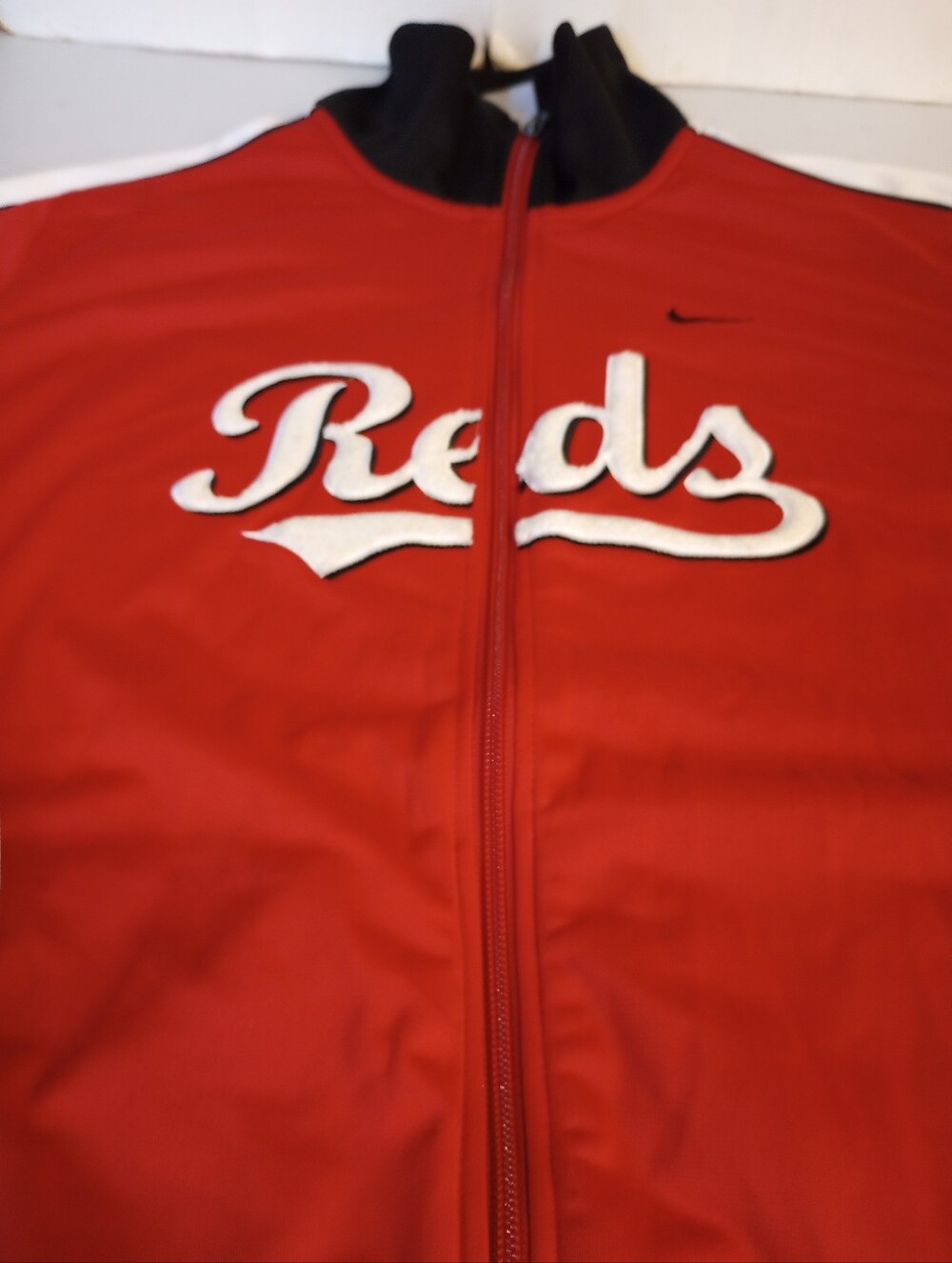 Cincinnati Reds Nike Red Full-Zip Boys Jacket with Black Collar Size X-large